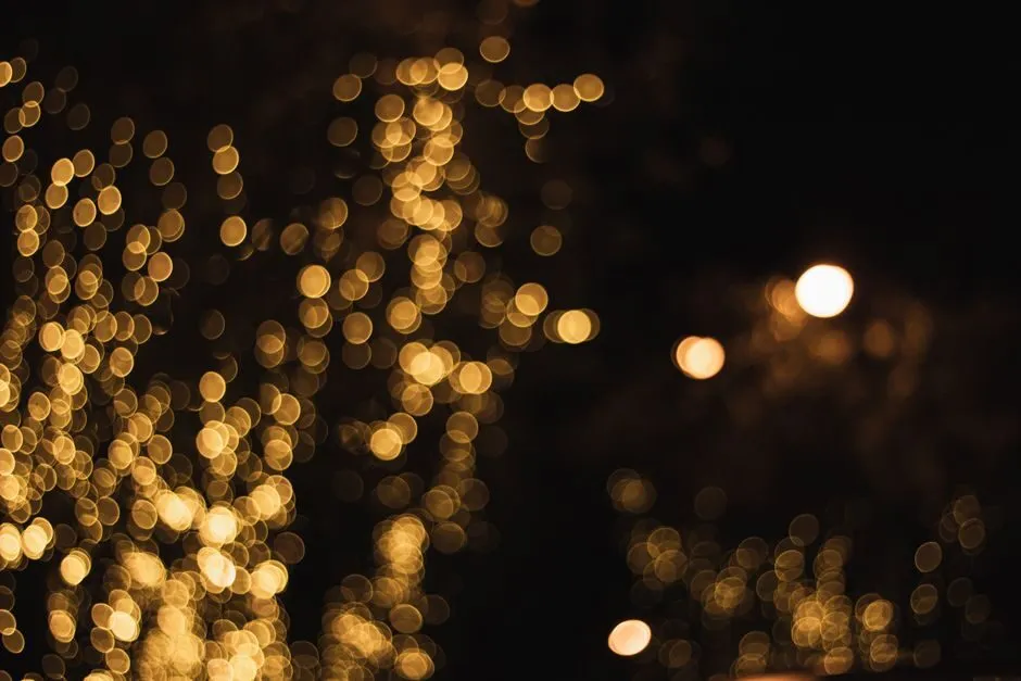 Ảnh background bokeh ánh vàng với vùng tối đặt chữ
