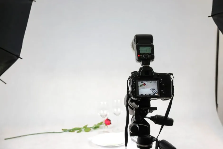 Sản phẩm được chụp trên nền trắng studio
