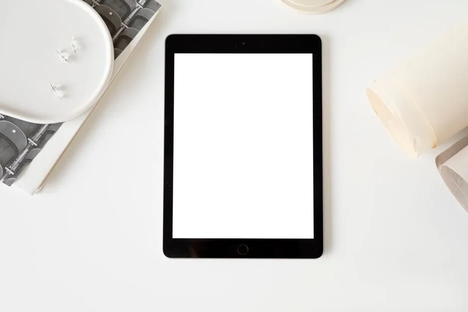 Mẫu email marketing với nền trắng